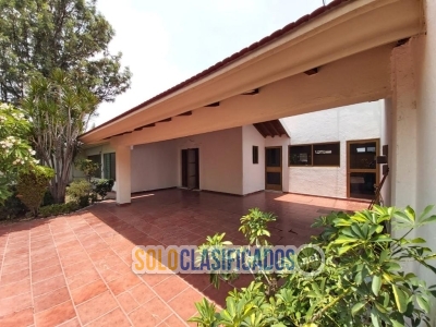 excelente casa en venta Villas de Irapuato... 