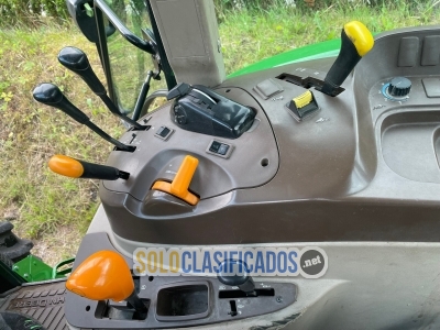 SE VENDE UN TRACTOR JOHN DEERE 5720 CON CARGADOR... 